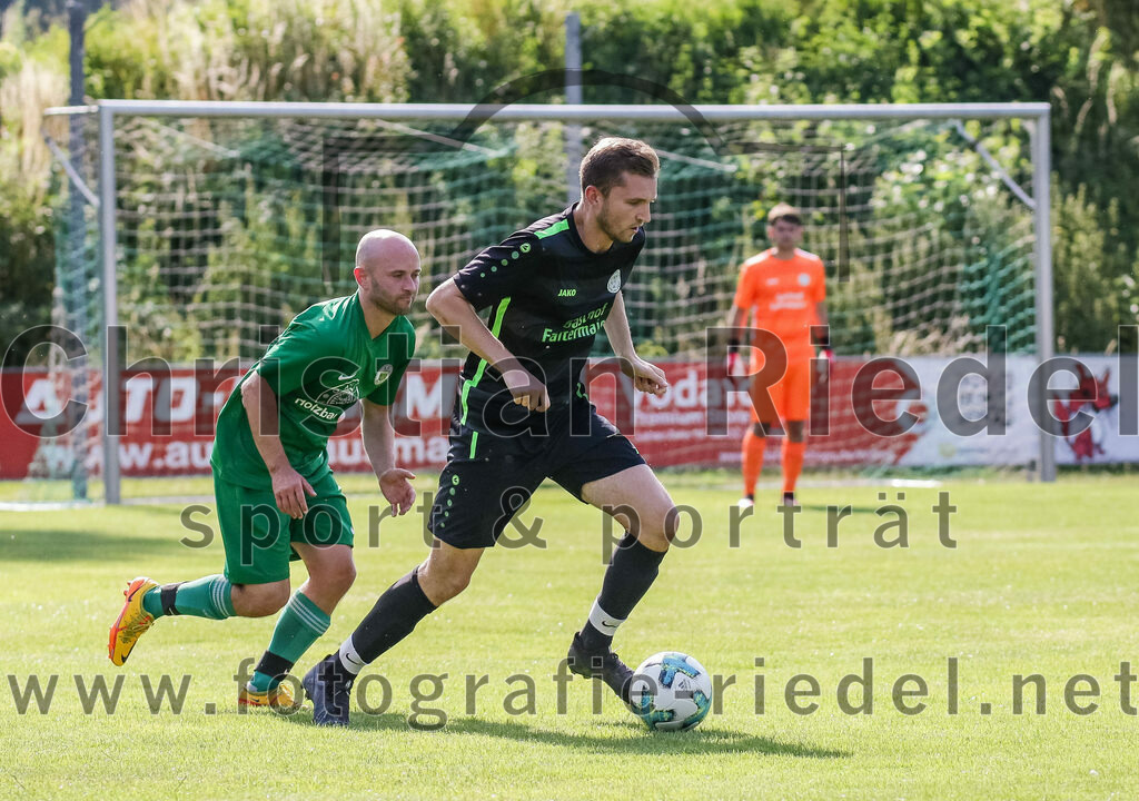 2023-07-09_042_FC_Forstern_gegen_SpVgg_Neuching | Forstern, Deutschland, 09.07.2023:
Fußball, Kreisklasse 2023 / 2024, Testspiel, FC Forstern gegen SpVgg Neuching, Endergebnis: 2:4

Johannes Kern (FC Forstern, #5), Mathias Haberthaler (SpVgg Neuching, #17)

Foto: Christian Riedel / fotografie-riedel.net