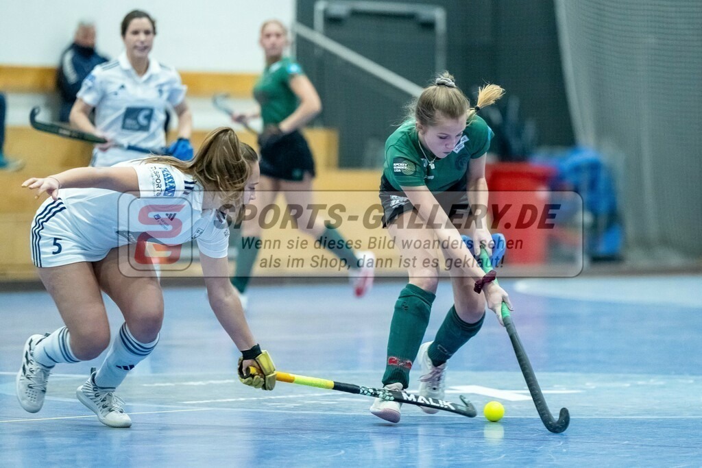 HK_20240113_107878 | 1. Bundesliga Damen Düsseldorfer HC - Club Raffelberg am 13.1.2024 DHC Halle, Düsseldorf ,
 Pia Lhotak ( Düsseldorfer HC #5 )