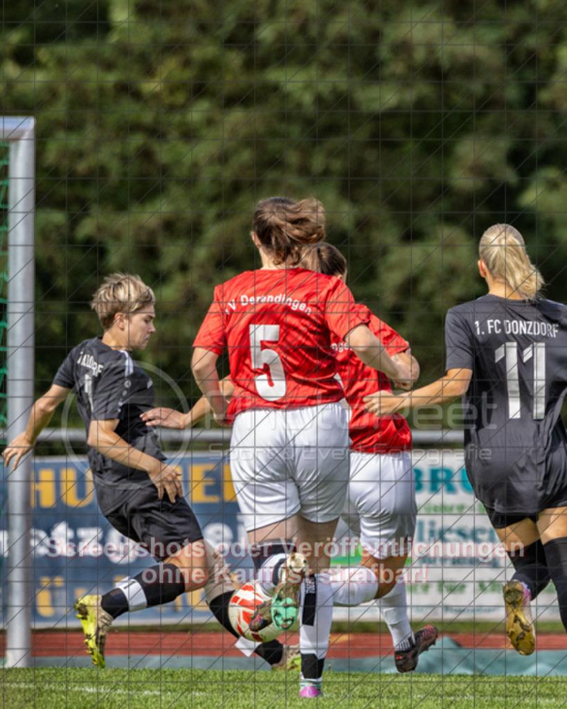20250928_130604_0096-Bearbeitet-2 | Judith Schutte (1.FC Donzdorf #07) erziehlt in der 1 Spielminute das 1:01.FC Donzdorf (schwarz) vs. TV Derendingen (rot), Fussball, Frauen-Verbandsliga Württemberg, 03. Spieltag, Saison 2025/2026, Rasenplatz Lautertal Stadion, Süßener Straße 16, 73072 Donzdorf, 28.09.2025 - 13:00 Uhr,Foto: PhotoPeet-Sportfotografie/Peter Harich