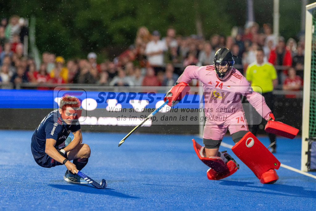 Final4_20250531-2051-Z82_8653 | Krefeld, Deutschland, 31.05.2025:  Feldhockey Final4 2025 – „Deutsche Feldhockey-Meisterschaften 2025“ im Gerd-Wellen-Hockeyanlage am 31.05.2025 in Krefeld, Deutschland. (Foto von Kramhöller/Fehrmann/Kaste)Krefeld, Germany, 31.05.2025: Feldhockey Final4 2025 – „Deutsche Feldhockey-Meisterschaften 2025“ in Gerd-Wellen-Hockeyanlage at 31.05.2025 in Krefeld, Deutschland. (Foto from Kramhöller/Fehrmann/Kaste)