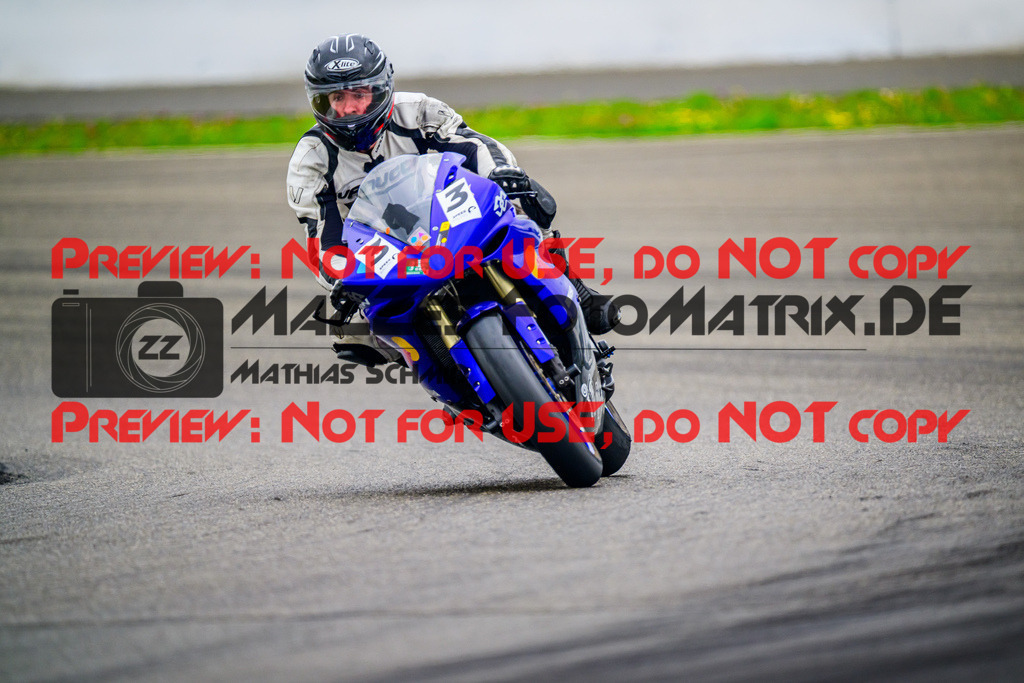 MaZZes_FotoMatrix_240717_6007705_3510 | GELB