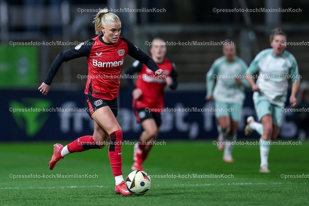 Lev12022501007 | 12.02.2025, Fußball, DFB-Pokal Viertelfinale Frauen, Bayer 04 Leverkusen - SV Werder Bremen, Ulrich-Haberland-Stadion, Saison 2024 2025: Cornelia Kramer (Bayer04 #7)DFB regulations prohibit any use of photographs as image sequences and or quasi-video.