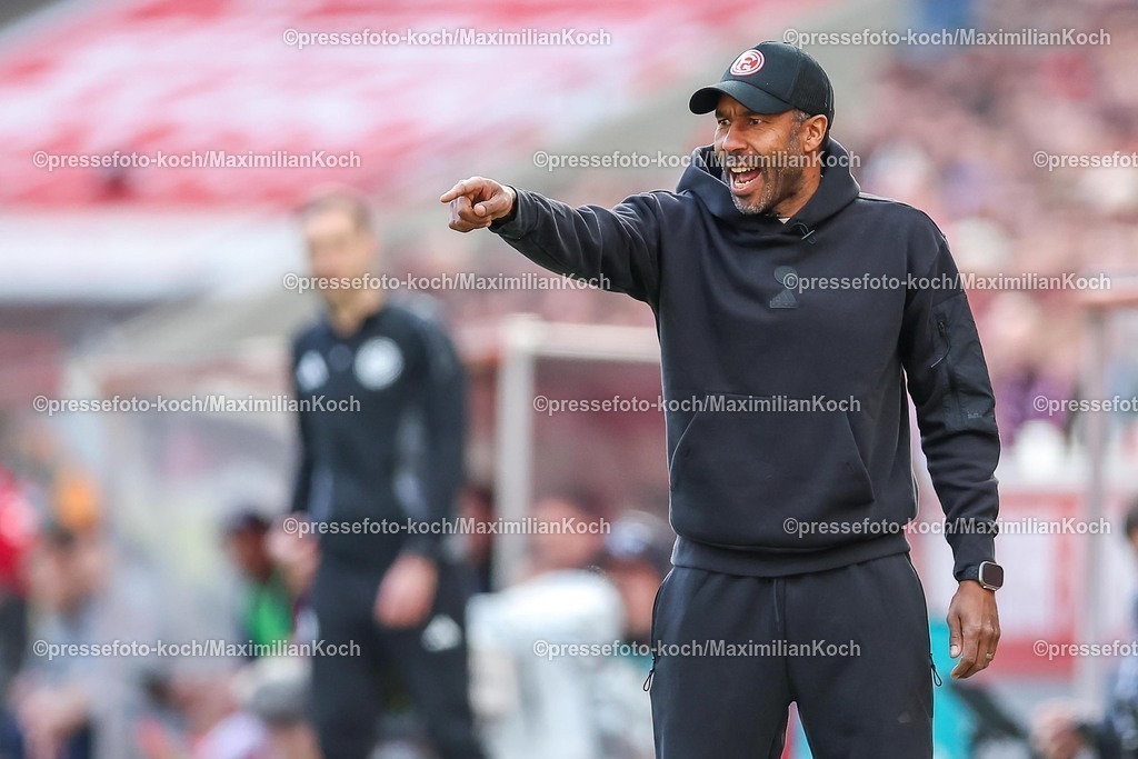 1FC23022502121 | 23.02.2025, Fußball, 1. FC Köln - Fortuna Düsseldorf, 2.. Fußball Bundesliga, 23. Spieltag, RheinEnergie-STADION, Saison 2024 2025: Cheftrainer Daniel Thioune (Trainer Fortuna Düsseldorf)DFB regulations prohibit any use of photographs as image sequences and or quasi-video.