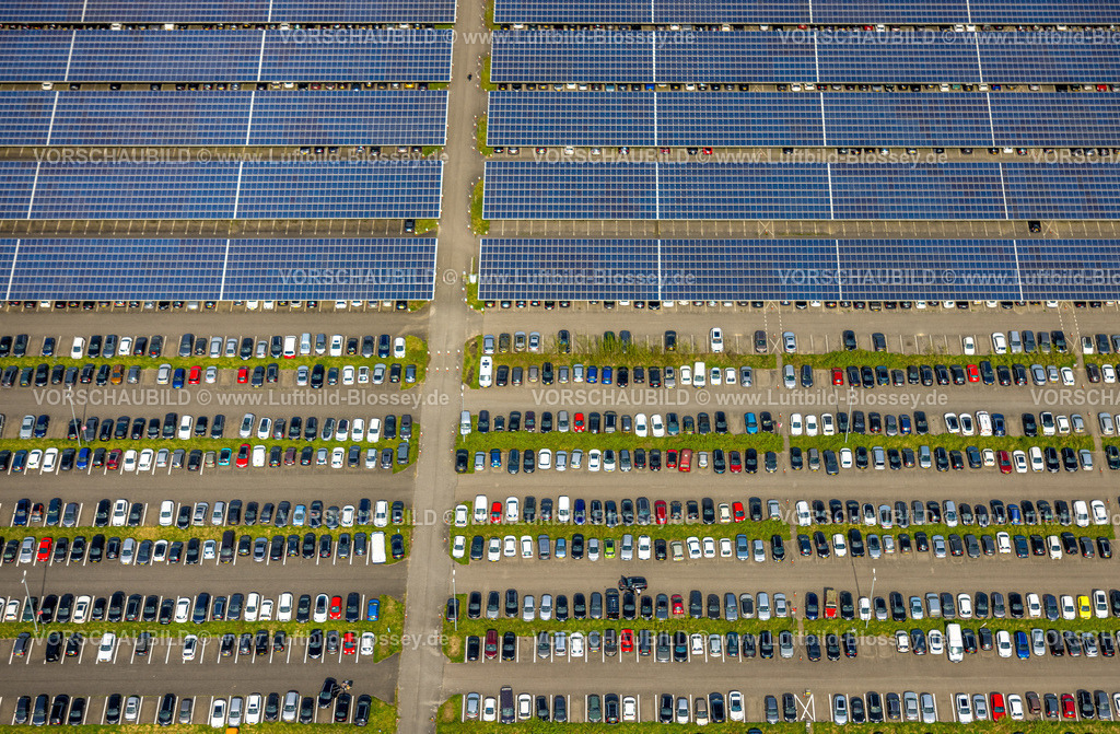 Weeze240402731FlughafenNiederrhein | Luftbild, Flughafen Airport Weeze, Ryanair Fluggesellschaft, Solarpark und Parkplätze, Baal, Weeze, Niederrhein, Nordrhein-Westfalen, Deutschland