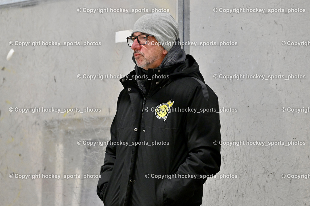 MET PHOTOVOLTAIK HORNETS SPITTAL vs. 1. EHC ALTHOFEN | Headcoach EC Hornets Spittal Winkler Hans, MET PHOTOVOLTAIK HORNETS SPITTAL vs. 1. EHC ALTHOFEN, MET PHOTOVOLTAIK HORNETS SPITTAL vs. 1. EHC ALTHOFEN am 10.01.2026 in Spittal an der Drau (Eissportzentrum Spittal), Austria, (Photo by Bernd Stefan)