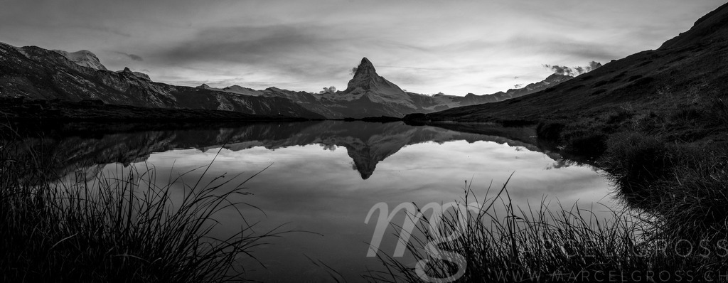 matterhorn in red | spectacular sunset over Matterhorn with reflection in mountain lake - Realisiert mit Pictrs.com