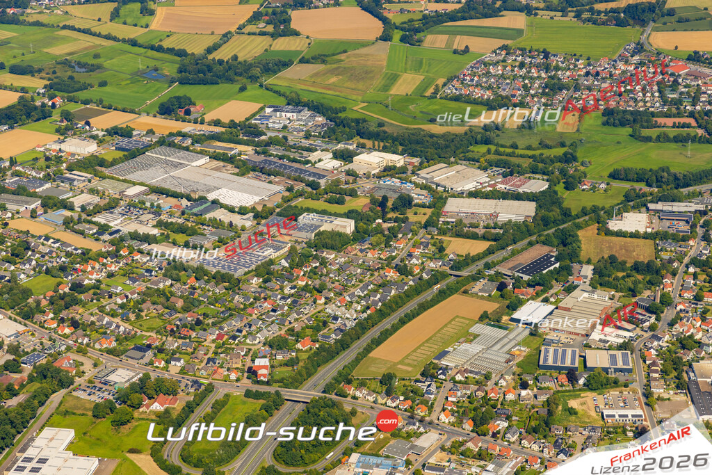 Luftbild Vs Google Maps  Herringhausen  Herford -Das Luftbild wurde 2025 vom UL-Flugzeug heraus erstellt ( keine Drohnenluftbilder ) - Hochauflösende Luftaufnahme -Nicht vergleichbar mit Google Maps oder Satelittenbilder- Die Geschenkidee !Mit Lizenz und Bildrechte bestellbar