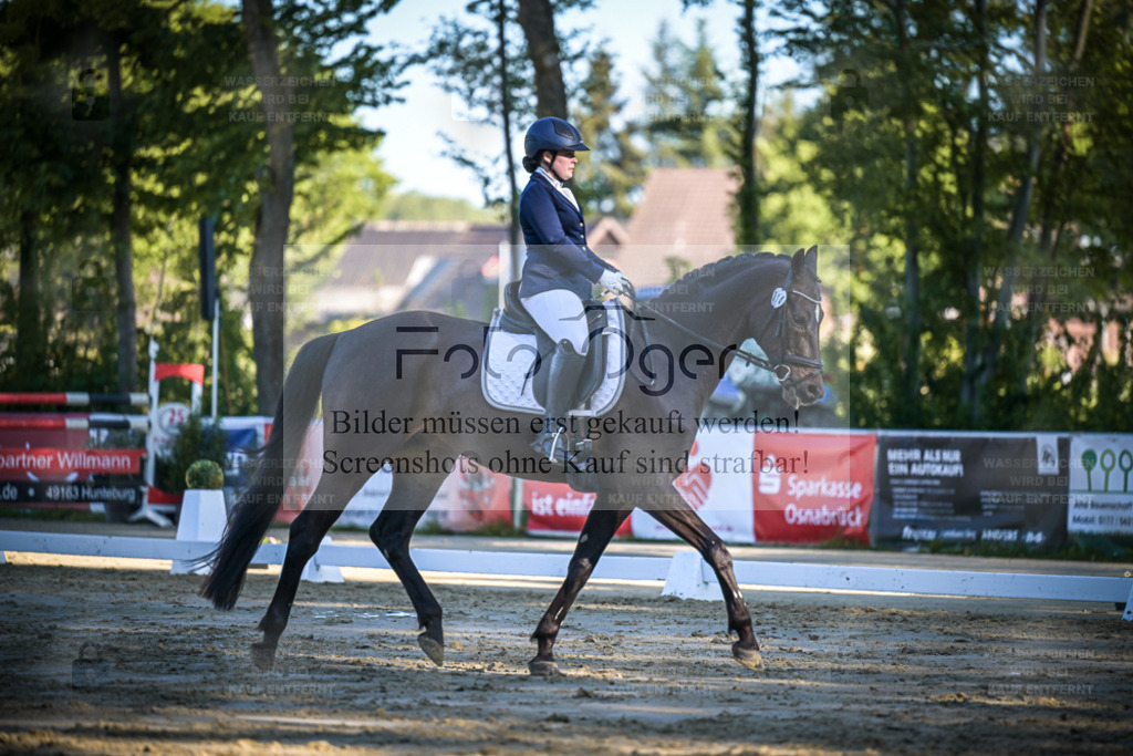 DOS_4102 | Entdecke hochwertige Reitturnierfotos von Foto Oger. Professionell, emotional und authentisch – jetzt Lieblingsmomente im Shop bestellen. - Realisiert mit Pictrs.com