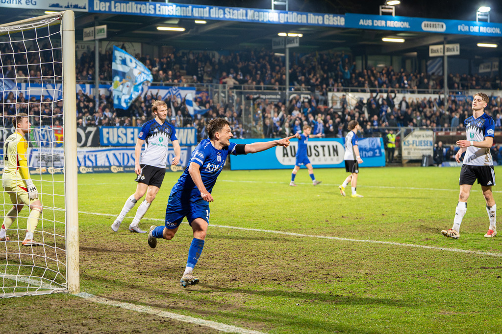 Fußball I Herren I Saison 2025-2026 I Regionalliga Nord I 24. Spieltag I SV Meppen - Hamburger SV II I 1346 | Thorben Deters (14, SV Meppen) Jubel, Emotionen, Tor, Freude - Realisiert mit Pictrs.com