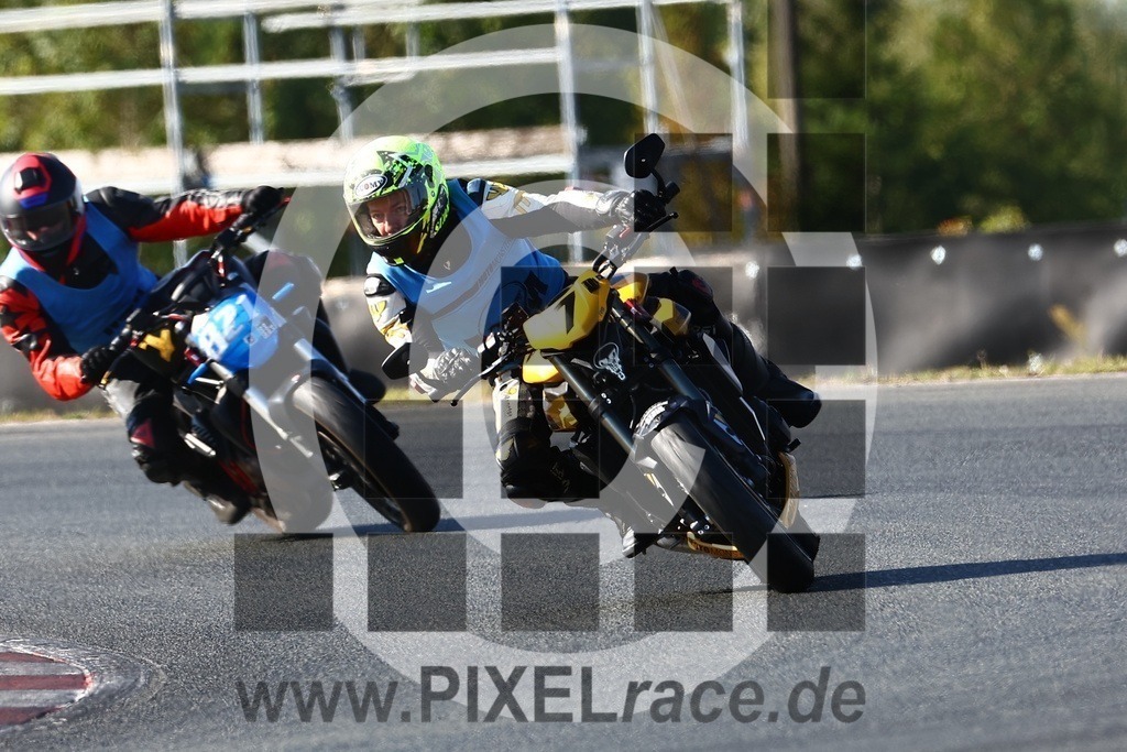 0821-20240912_00704 | Schöne Erinnerungen an spannende Momente - das festzuhalten ist unser Job. PIXELrace.de ist seit 2003 auf den Rennstrecken Europas unterwegs um die Action draußen beim Fahren und die wunderbare Stimmung imm Fahrerlager für euch einzufangen.