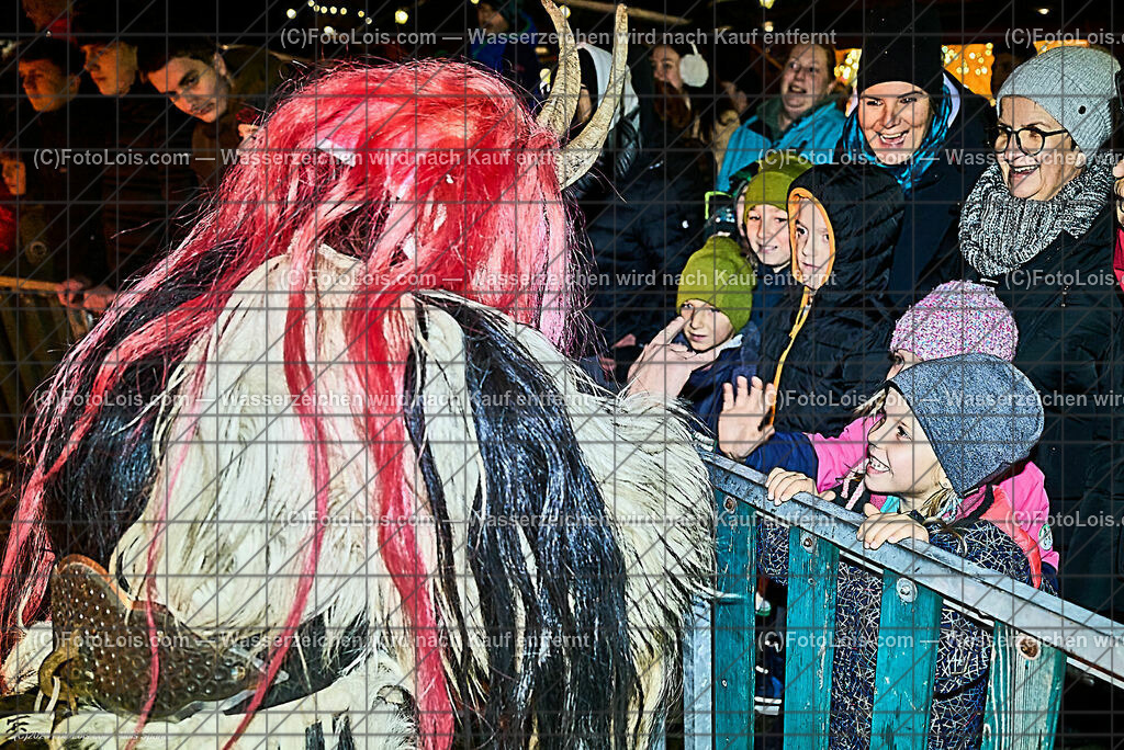 ALP5206_WIESELBURGER ADVENT_Perchtenlauf | (C)FotoLois.com, Alois Spandl, WIESELBURGER ADVENT, Perchtenlauf, So 10. Dez. 2023.