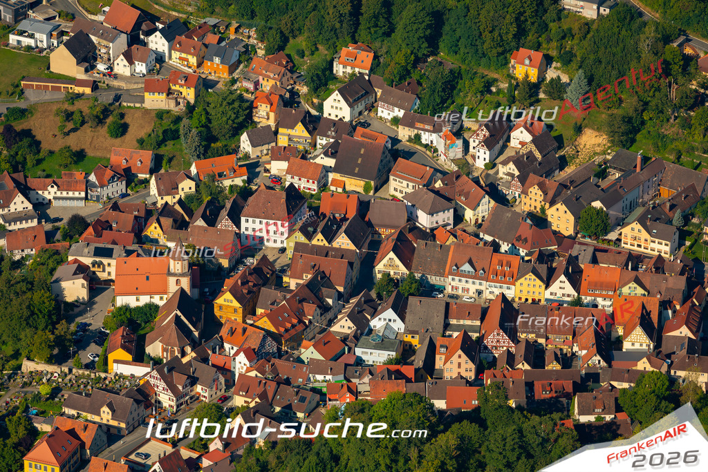 Das Luftbild zeigt :  Gräfenberg - Die Luftaufnahme wurde 2024 vom UL-Flugzeug aus erstellt ( keine Drohne ) - Hochauflösende Luftaufnahme - Für grossformatige Ausdrucke geeignet. Die Geschenkidee !Mit Lizenz und Bildrechte bestellbar