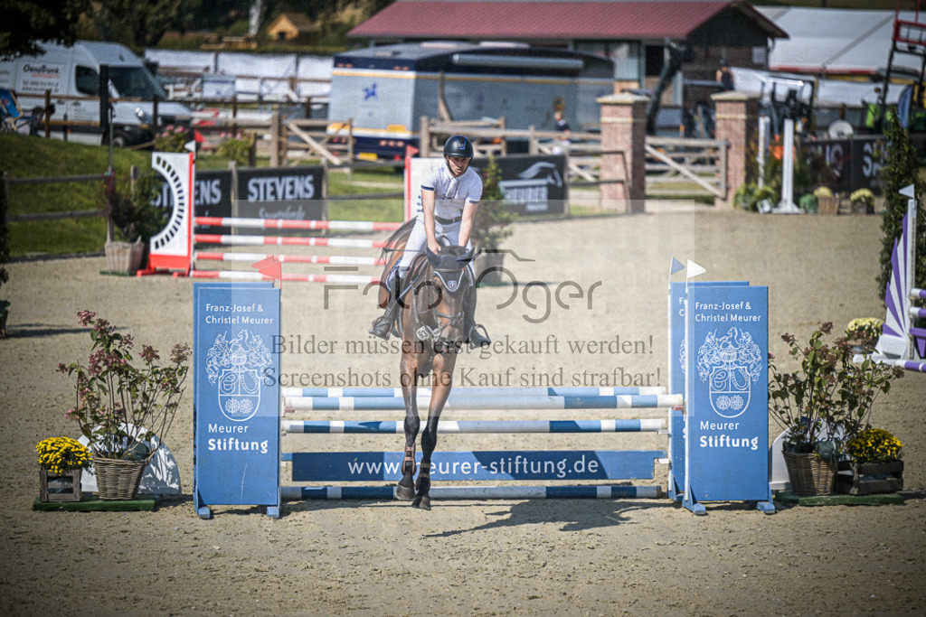 DOS_3083 | Entdecke hochwertige Reitturnierfotos von Foto Oger. Professionell, emotional und authentisch – jetzt Lieblingsmomente im Shop bestellen.Deutschlandweite Turnierfotografie. - Realisiert mit Pictrs.com