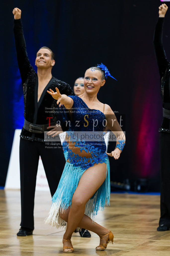 202603145_LL_Lat-Formationen_Nbg_5039 | Tanzsportbilder, Standardtanz, Lateintanz, WDSF, DTV, LTVB, dancecomp, goc, hessen tanzt, blaues band der spree, walzer, tango, wiener walzer, slowfox, quickstepp, samba, rumba, cha-cha-cha, paso doble. jive, hd-kroft photography, turniertanzsport