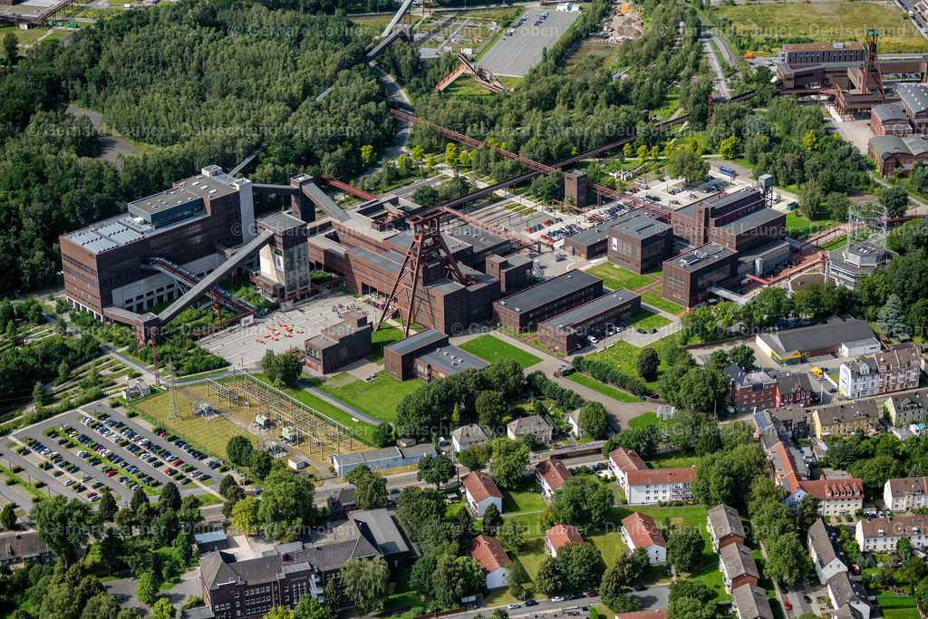 4050295 | Zeche Zollverein, Essen ESSEN 25.08.2021 Museums- Gebäude- Ensemble Zeche - Ruhr Museum in Essen im Bundesland Nordrhein-Westfalen. // Museum building ensemble pit - Ruhr Museum in Essen in the state North Rhine-Westphalia. Foto: Gerhard Launer