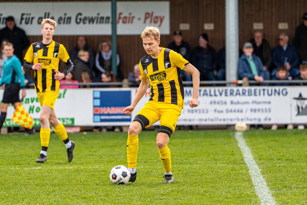 Fußball I Herren I Saison 2025-2026 I Kreisliga VEC I 22. Spieltag I SC SW Bakum - SV Falke Steinfeld I 23664 | jns.sportfotos - Realisiert mit Pictrs.com