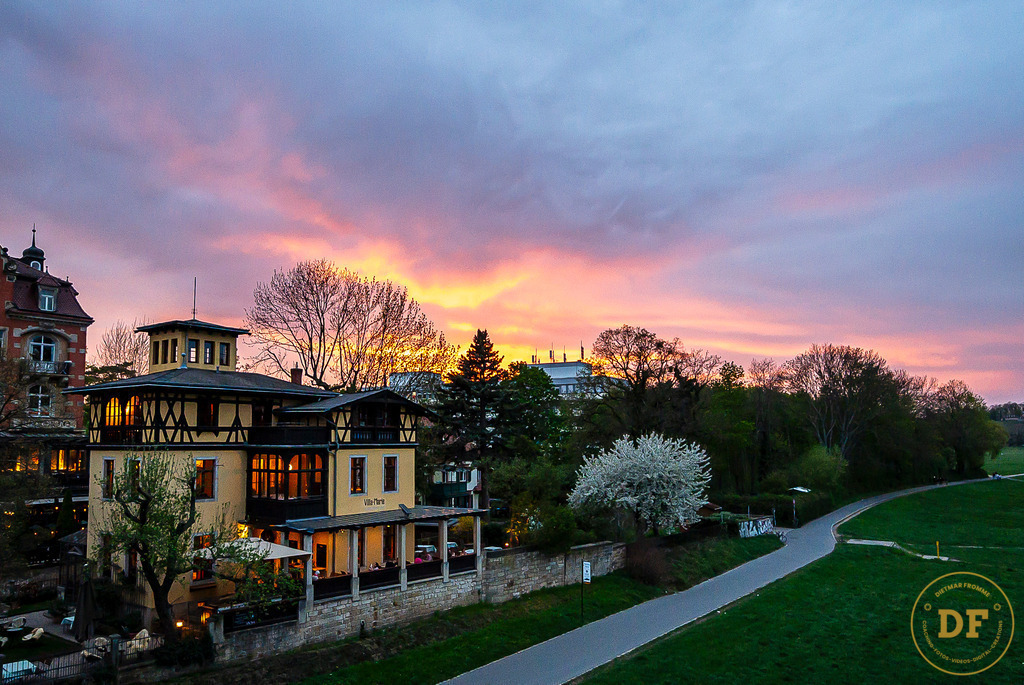 Villa Marie am Blauen Wunder im Abendlicht - 9862 | Villa Marie am Blauen Wunder im Abendlicht - 9862 - Ohne Hochwasser Wasserzeichen ist nach Kauf entfernt