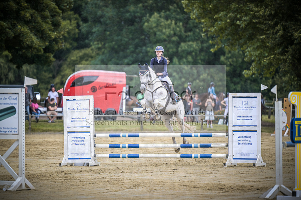 DOS_7842 | Entdecke hochwertige Reitturnierfotos von Foto Oger. Professionell, emotional und authentisch – jetzt Lieblingsmomente im Shop bestellen.Deutschlandweite Turnierfotografie. - Realisiert mit Pictrs.com