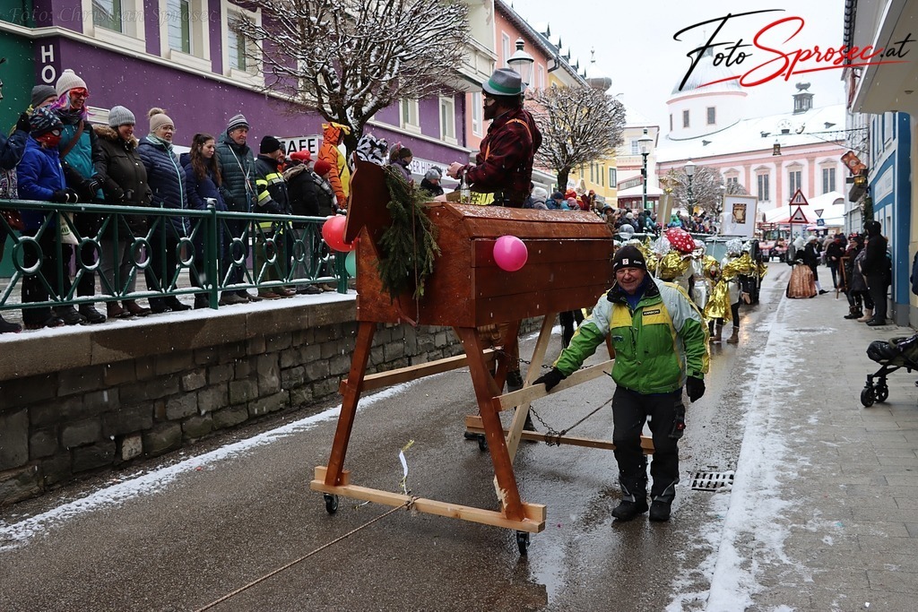fasching2026-mariazell (30) | Mit meiner Kamera halte ich besondere Augenblicke, faszinierende Landschaften und interessante Details fest. Dabei entstehen ganz unterschiedliche Aufnahmen – von stimmungsvollen Landschaftsfotografien und beeindruckenden Drohnenaufnahmen über Pressefotos - Realisiert mit Pictrs.com