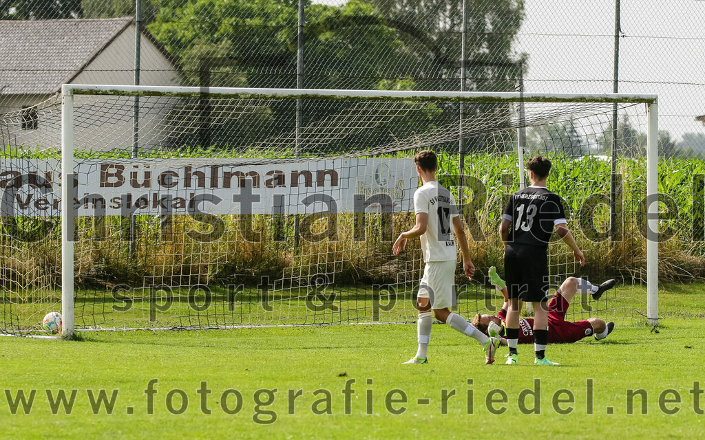 2023-07-02_070_SV_Walpertskirchen_gegen_FC_Herzogstadt | Walpertskirchen, Deutschland, 02.07.2023:
Fußball, Kreisliga 2023 / 2024, Testspiel, SV Walpertskirchen gegen FC Herzogstadt, Endergebnis: 

Julian Jaros (SV Walpertskirchen, #17), Torwart Florian Leininger (FC Herzogstadt, #22), Benedikt Schießl (FC Herzogstadt, #13)

Foto: Christian Riedel / fotografie-riedel.net