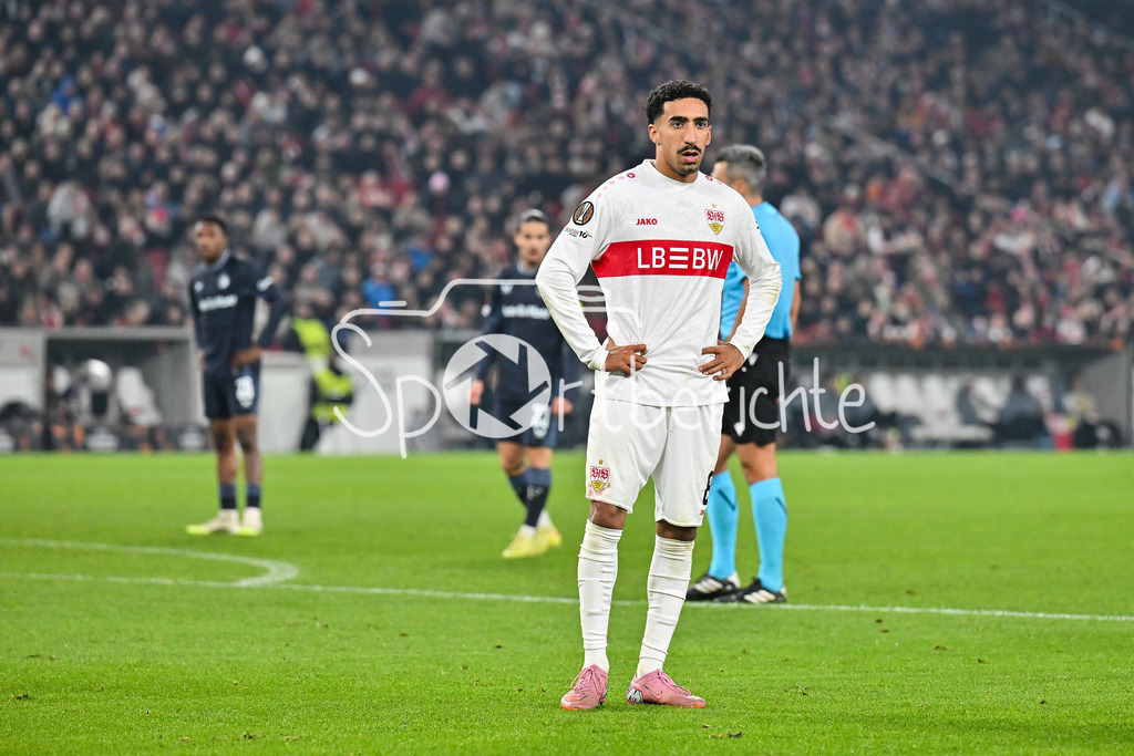 VfB Stuttgart - Feyenoord Rotterdam | STUTTGART, DEUTSCHLAND - 6. NOVEMBER: Tiago TOMAS (VfB Stuttgart 8) mit hängendem Kopf, enttäuscht, traurig beim Ligaspiel zwischen dem VfB Stuttgart und Feyenoord Rotterdam am 4. Spieltag der Europa League in der MHP-Arena am 06.11.2025