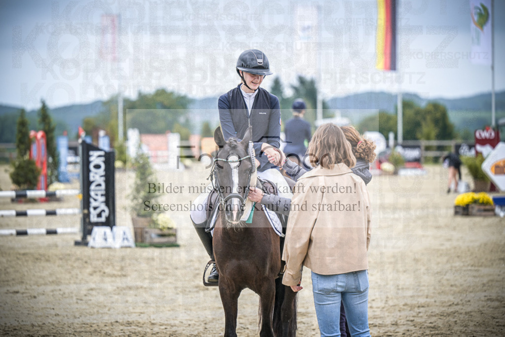 DOS_0062 | Entdecke hochwertige Reitturnierfotos von Foto Oger. Professionell, emotional und authentisch – jetzt Lieblingsmomente im Shop bestellen.Deutschlandweite Turnierfotografie. - Realisiert mit Pictrs.com