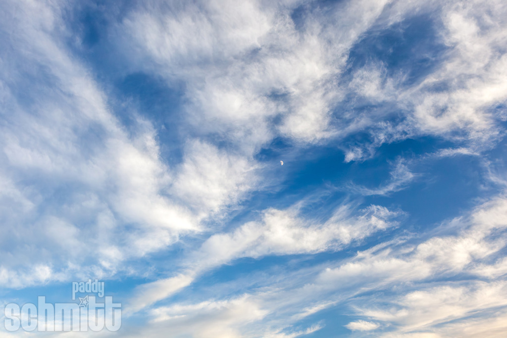 PS-Wolken-2026-5 | Entdecke die größte Bildgalerie der Region mit Fotografien aus dem Allgäu, der Bodenseeregion, Oberschwaben, dem Donautal und der Schwäbischen Alb. Landschaften, Luftaufnahmen und Reisefotografie als Wandbild und Fotokunst. - Realisiert mit Pictrs.com