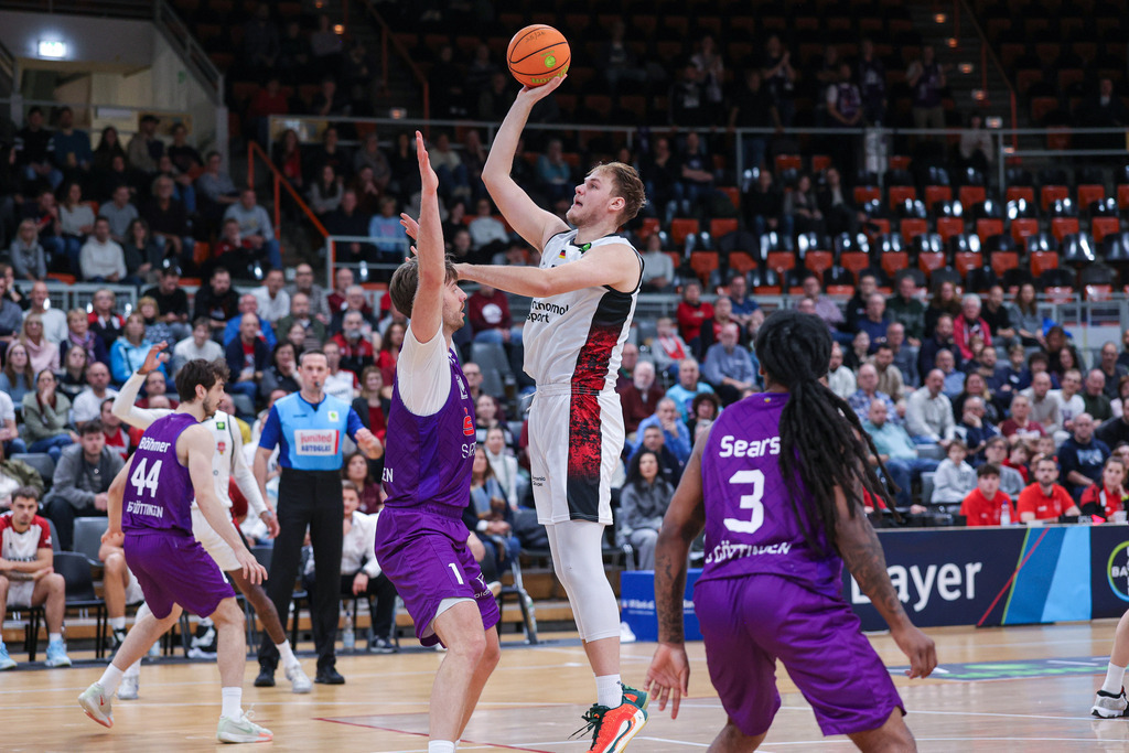Pro A BAYER GIANTS vs BG Göttingen-17 | Fotos von Basketballspielen aus dem Raum NRW fotografiert von Gero Mueller-Laschet und Daniel Schaefer - Realisiert mit Pictrs.com