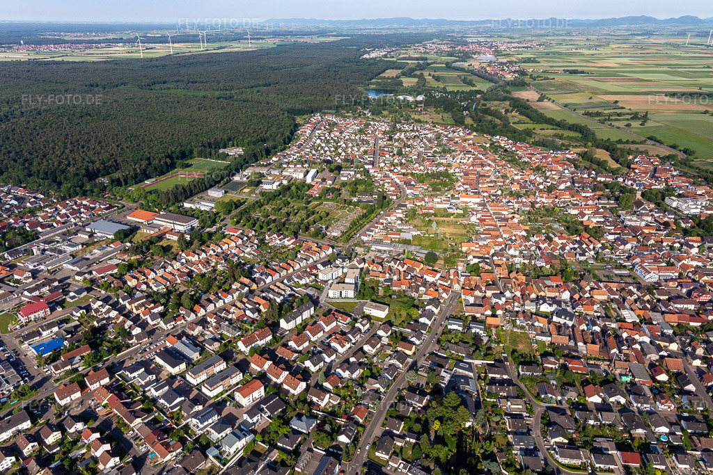 Luftbild:  in Rülzheim im Bundesland Rheinland-Pfalz in Deutschland. Foto: IMG_132349.jpg vom 03.06.2022 durch Werner Riehm/FLY-FOTO.deVG Ruelzheim