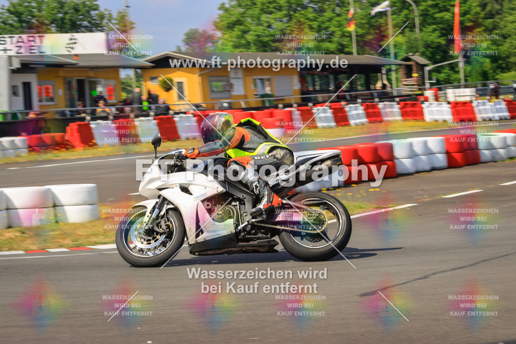 _DSK2374 | Hier findet Ihr Bilder von Touristenfahrten auf der Nürburgring Nordschleife oder von anderen Veranstaltungen die ich besucht habe. Viel Spass beim Durch Schauen 