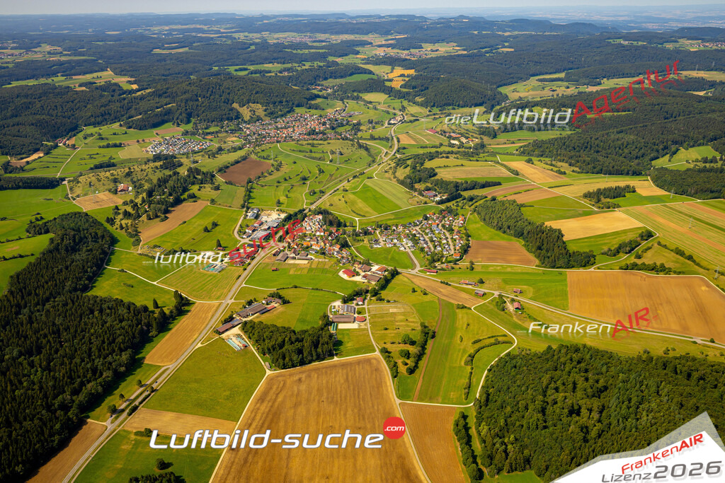 Das Luftbild zeigt : Steingebronn Gomadingen - Die Luftaufnahme wurde 2024 vom UL-Flugzeug aus erstellt ( keine Drohne ) - Hochauflösende Luftaufnahme - Für grossformatige Ausdrucke geeignet. Die Geschenkidee !Mit Lizenz und Bildrechte bestellbar