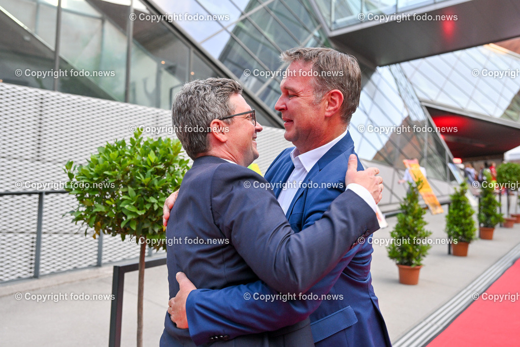 Bund Sozialdemokratischer AkademikerInnen Oberoesterreich_ rote Nacht 2023_ 06.07.2023-5 | 06.07.2023, Schloss Linz, AUT, Bund Sozialdemokratischer AkademikerInnen Oberoesterreich, rote Nacht 2023, im Bild  LR Michael Lindner (SP), Andreas Babler (SP, Bundesparteivorsitzender)