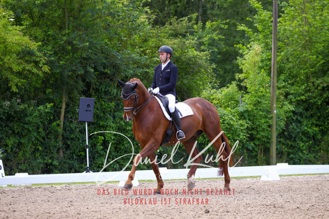 DKP40899 | Turnierfotos kaufen im Webshop von Daniel Kuhl Photography – entdecke professionelle Reitsportfotos aus Turnieren & Events. Hochwertige Turnierbilder online bestellen & sichern. Jetzt Fotos von Reitsportturnieren kaufen!