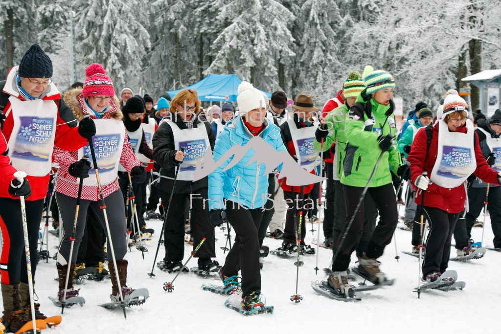20130124_fb_5778 | 2. Bodenmaiser Schneeschuhnacht mit Rosi Mittermaier und Christian Neureuther

Bild: mitte Rosi Mittermaier beim Start zufr 2. Gruppe der Schneeschuhläufer am Bretterschachten