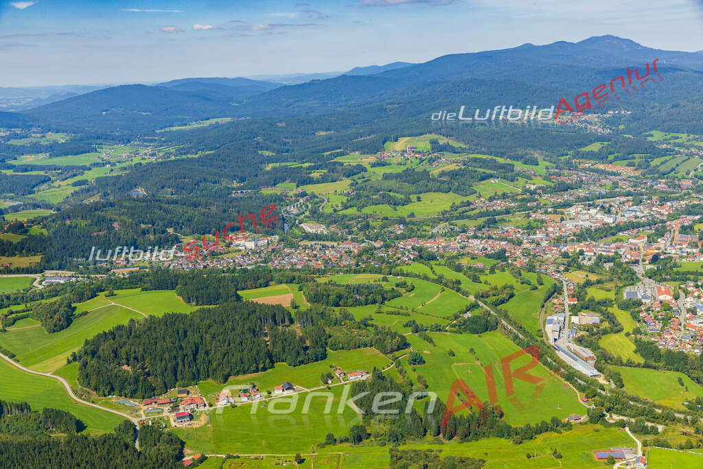 glasberg-zwiesel-vs-google-maps-luftbild-7496-jahr-2025 | Luftaufnahme Glasberg Zwiesel - Die Luftaufnahme wurde 2025 vom UL-Flugzeug heraus erstellt ( keine Drohne ) - Hochauflösende Luftaufnahme - für professionelle Ausdrucke geeignet. Die Geschenkidee !Mit Lizenz und Bildrechte bestellbar