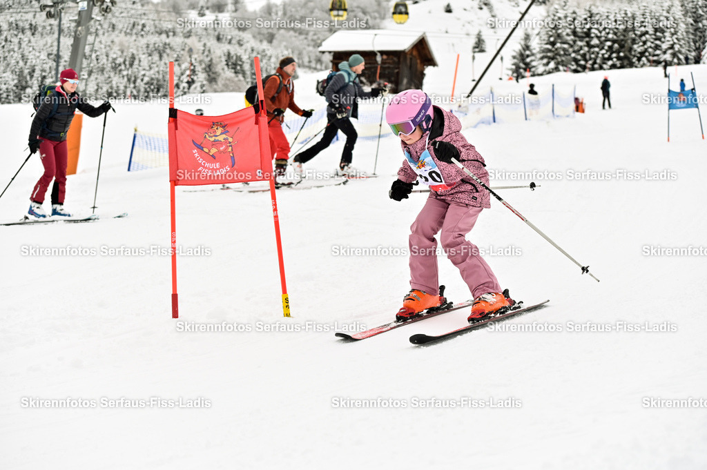 SRF_20.02.2026_0636 | Skirennfotos,Serfaus,Fiss,Ladis,Kinderskirennen,Winter,Tirol,Oberland,skirace,SFL,feelfree,weil wir's genießen,ski,Ski,skifahren,Sonnenplateau, - Realisiert mit Pictrs.com