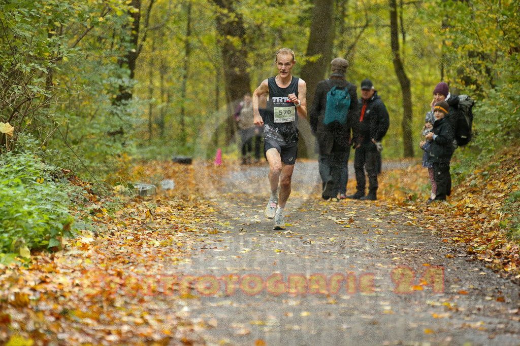 251026_1153_EX1_9759 | Sportfotografie im Rhein-Sieg Kreis, Köln, Bonn, NRW, Rheinland Pfalz, Hessen, etc. Unser Tätigkeitsfeld umfasst den Laufsport vom Volkslauf über den Marathon, Duathlon, Triathon bis zum Ultralauf wie Kölnpfad Ultra oder Schindertrail.