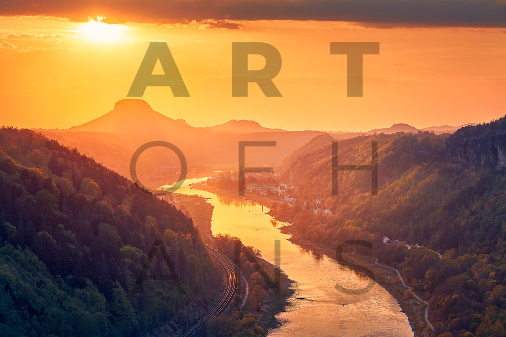 Ein Hans Fineart Original | Entdecke die Kunst von Hans Fineart - Fotografien für dein Zuhause. Verwandle deine Wände mit einzigartigen Kunstwerken und bringe die Schönheit der Welt in dein Leben. Bestelle jetzt und schaffe einen Ort der Inspiration und Eleganz.