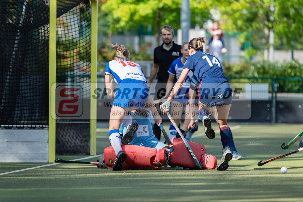 HK_20231007_105037 | 1.Bundesliga Damen Düsseldorfer HC - Großflottbeker THGC am 7.10.2023 DHC, Düsseldorf , Gerta Nauck ( Großflottbeker THGC ) , Femke Jovy ( Torfrau Düsseldorfer HC #1 ) , Selin Oruz ( Düsseldorfer HC #14 )