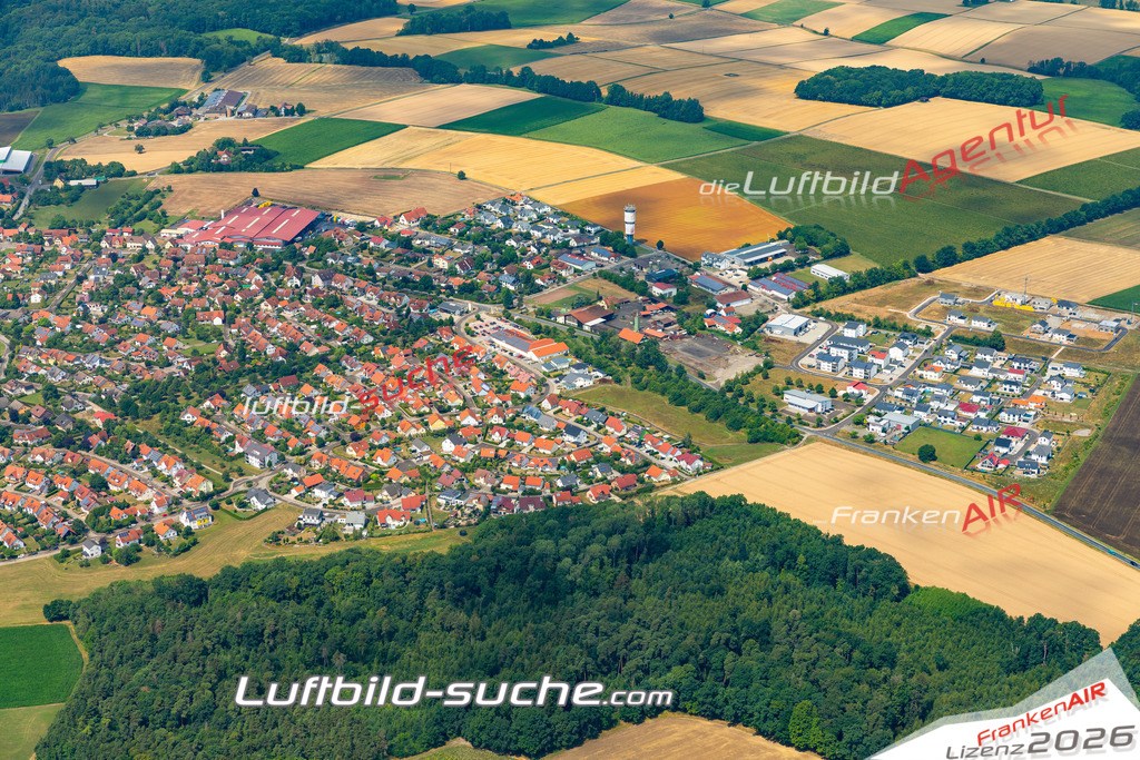 Aktuelles Luftbild von  Wallhausen - Die Luftaufnahme wurde 2022 mittels UL-Flugzeug erstellt ( keine Drohne ) - hochauflösende Kamera-Systeme von  Canon -Beste Qualität - Für grossformatige Ausdrucke geeignet. Die Geschenkidee !