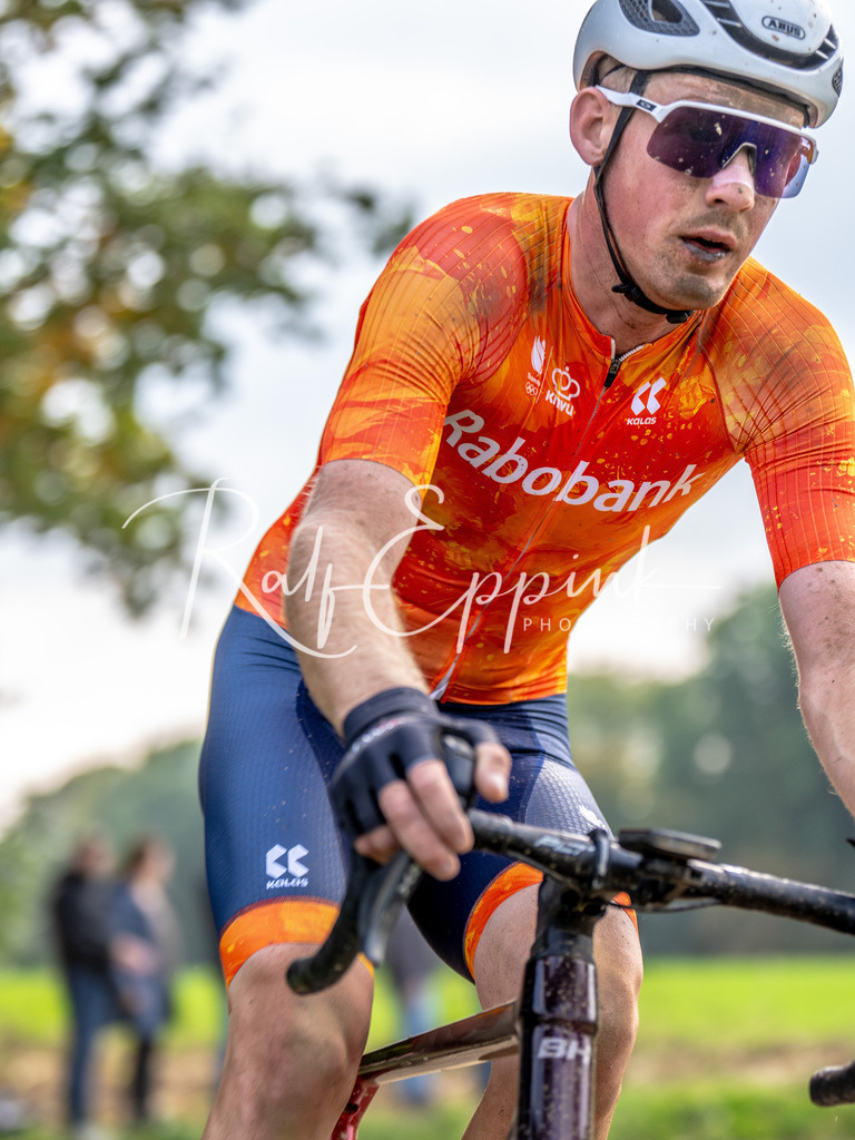 20251012_DSC03994 | Sportfotografie, Eventfotografie, Porträtfotografie, Radsport Fotograf, Triathlon Fotograf, Düsseldorf Fotograf, Köln Fotograf, Actionfotografie, Teamfotografie, Peoplefotografie, Business Portraits, Veranstaltungsfotografie, Reportagefotografie - Realisiert mit Pictrs.com