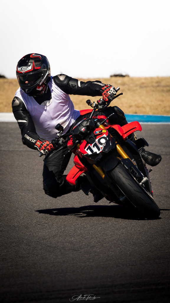 Ducati Trackday Hockenheimring 2026 | Entdecken Sie die faszinierende Welt von Alexander Tschuncky Arts: Kreative Fotografie, atemberaubende Automobilkunst und hochwertiger Bilderdruck. Lassen Sie sich inspirieren! - Realisiert mit Pictrs.com