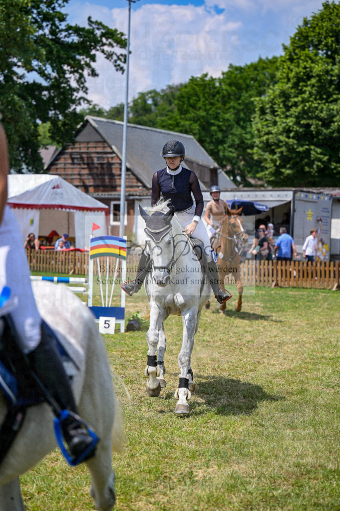 Reitturnier Voxtrup | Entdecke hochwertige Reitturnierfotos von Foto Oger. Professionell, emotional und authentisch – jetzt Lieblingsmomente im Shop bestellen.Deutschlandweite Turnierfotografie. - Realisiert mit Pictrs.com
