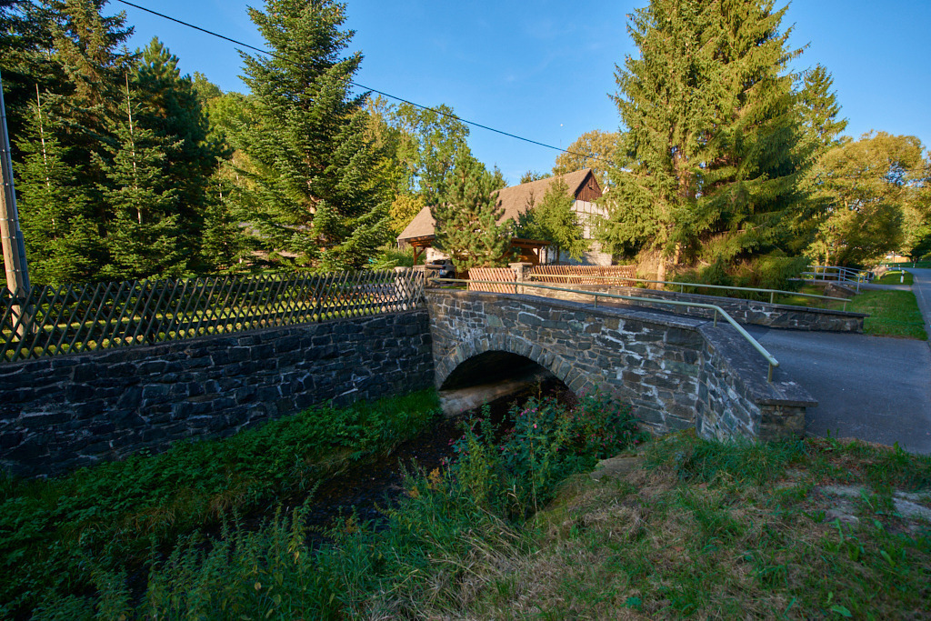 In Schönau entlang des Wildenfelser Bachs im LSG _Wildenfelser Zwischengebirge_ 01 | Bedeutsame Landschaften Deutschlands - Realisiert mit Pictrs.com