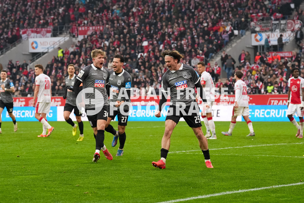 GER Rot-Weiss Essen vs. SSV Ulm, Fussball, 3. Liga, Spieltag 19, Saison 2025/2026, 20.12.2025 | GER Rot-Weiss Essen vs. SSV Ulm, Fussball, 3. Liga, Spieltag 19, Saison 2025/2026, 20.12.2025Foto: Fabian Friese - Realisiert mit Pictrs.com