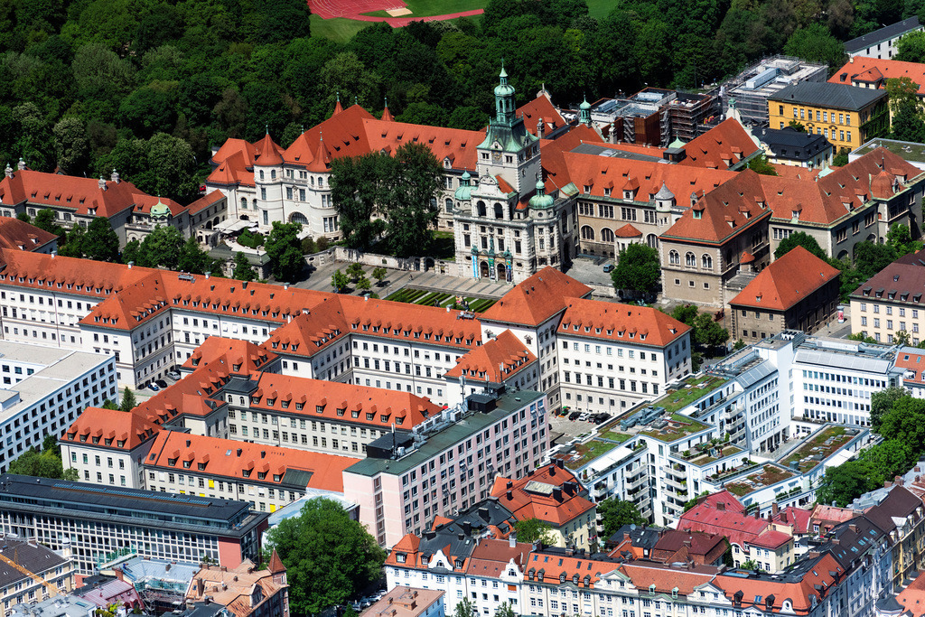 dr__0097060.jpg | MüNCHEN 19.05.2022 Museums- Gebäude- Ensemble " Bayerisches Nationalmuseum " an der Prinzregentenstraße im Ortsteil Altstadt-Lehel in München im Bundesland Bayern, Deutschland. // Museum building ensemble "Bavarian National Museum" on Prinzregentenstrasse in the district Altstadt-Lehel in Munich in the state Bavaria, Germany. Foto: Daniel Reiter