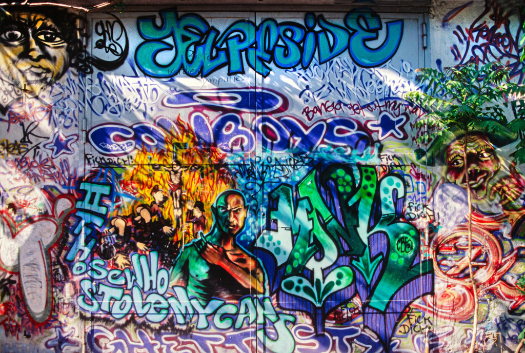 Berlin_4-2000_10230a | Beegebilder online. 
BIldarchiv von Beege Fotodesign mit ausgewählten Werken, die sich besonders gut für die Dekoration Ihrer Räume oder Wände eignen. 