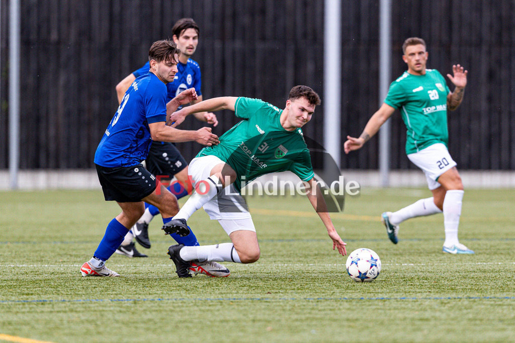 1. FC Penzberg gegen FC Wacker München | Bezirksliga Oberbayern Süd 3, 1. FC Penzberg gegen FC Wacker München, 20241012,Zweikampf zwischen Jonas KIRSCHNER (1. FC Penzberg 31) und Leon BAUER (FC Wacker München 19),2024-10-12 in Penzberg (Stadion an der Karl-Wald-Straße), Jonas KIRSCHNER (1. FC Penzberg 31), Leon BAUER (FC Wacker München 19)Copyright: WolfgangxLindner www.foto-lindner.de