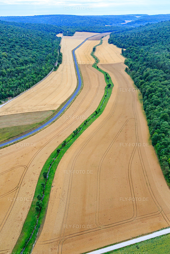 Luftbild: Tal des Ruisseau de Saint-Fiacre in Rigny-Saint-Martin im Bundesland Meuse in Frankreich. – Foto: IMG_083550.jpg vom 13.07.2015 durch Werner Riehm/FLY-FOTO.de – Auflösung des Originals: 3648 x 5472 px