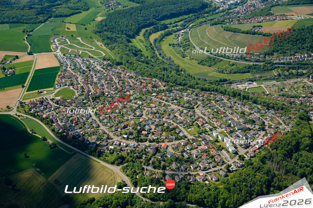 Luftaufnahme der Stadt Niedernhall - Die Luftaufnahme wurde 2025 vom UL-Flugzeug heraus erstellt ( keine Drohne ) - Hochauflösende Luftaufnahme - für professionelle Ausdrucke geeignet. Die Geschenkidee !Mit Lizenz und Bildrechte bestellbar